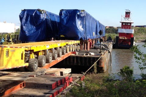 Q_Air Freight Forwarding_barge offloading (2)