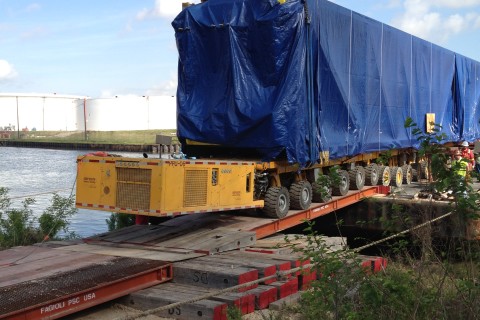 Q_Air Freight Forwarding_barge offloading (5)