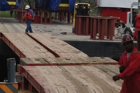 Q_Air Freight Forwarding_Barge offloading (3) copy