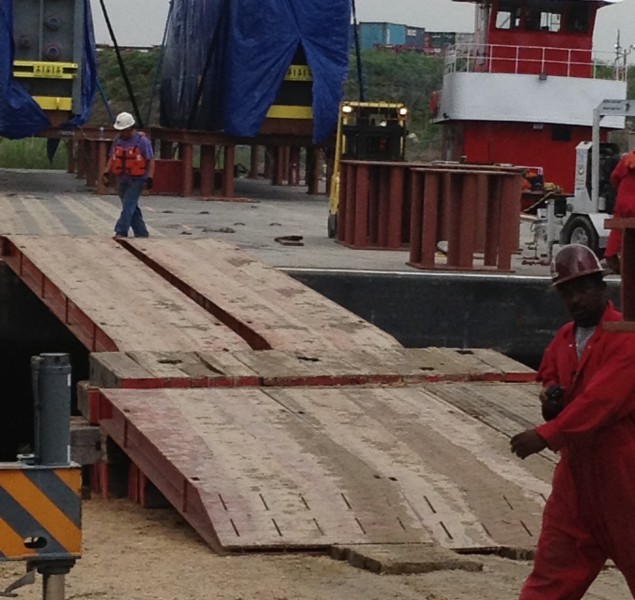 Q_Air Freight Forwarding_Barge offloading (3) copy